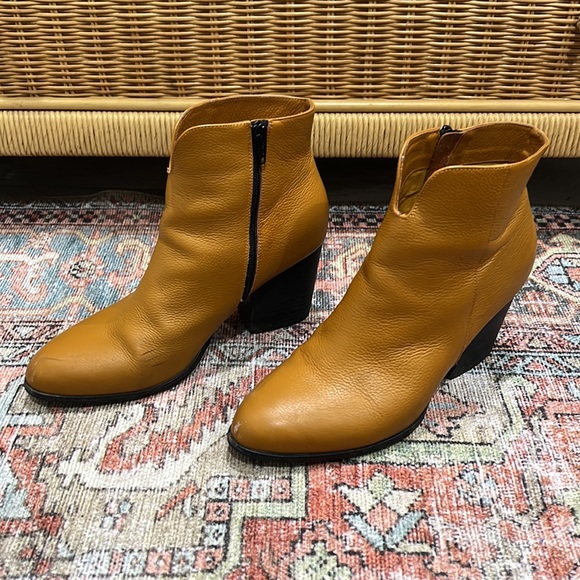 CHARLOTTE STONE size 9 mustard yellow booties - Picture 4 of 16